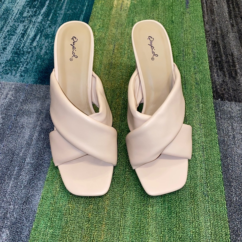 Blush shoes never worn